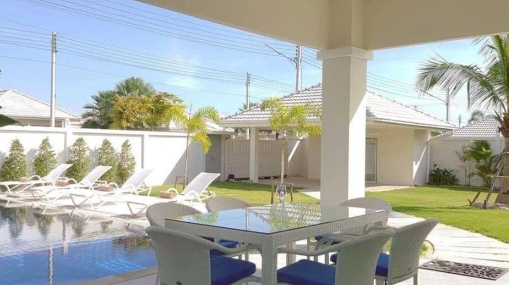 Hua Hin Pool Villa With 4 Bedrooms L27 18/50