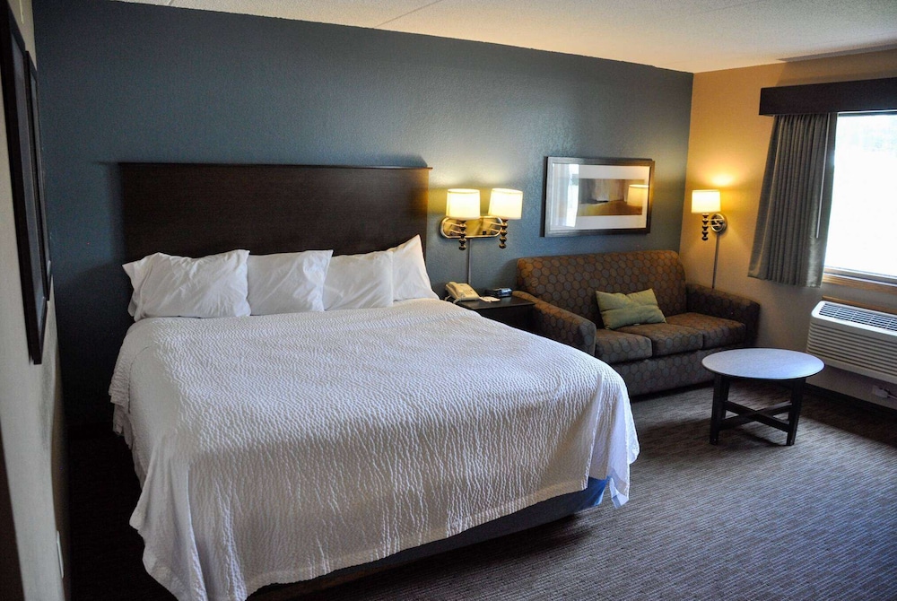 AmericInn by Wyndham Clear Lake 13/52