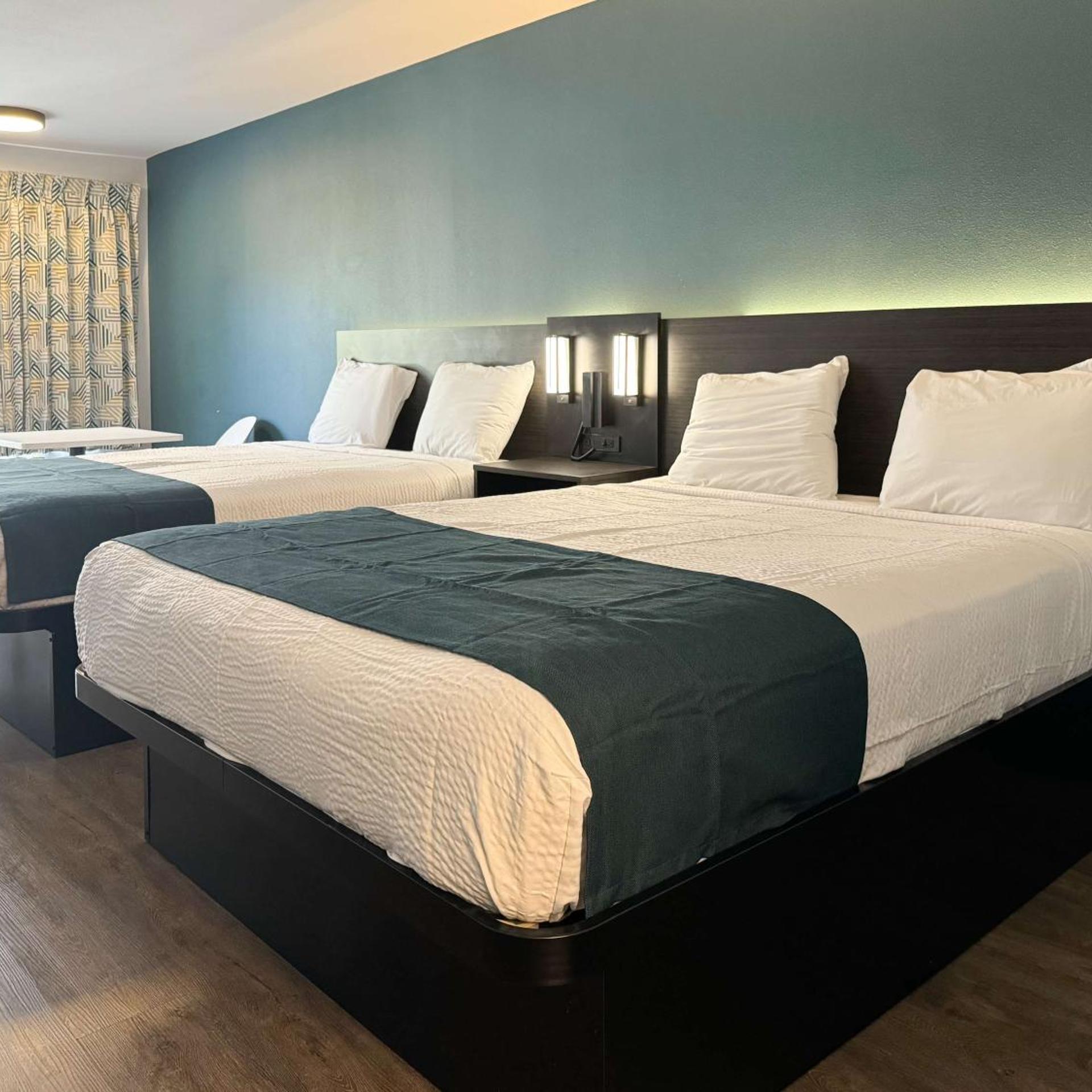 Studio6 Suites Gardena, CA 16/33