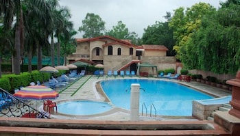 ASHOK COUNTRY RESORT 17/19