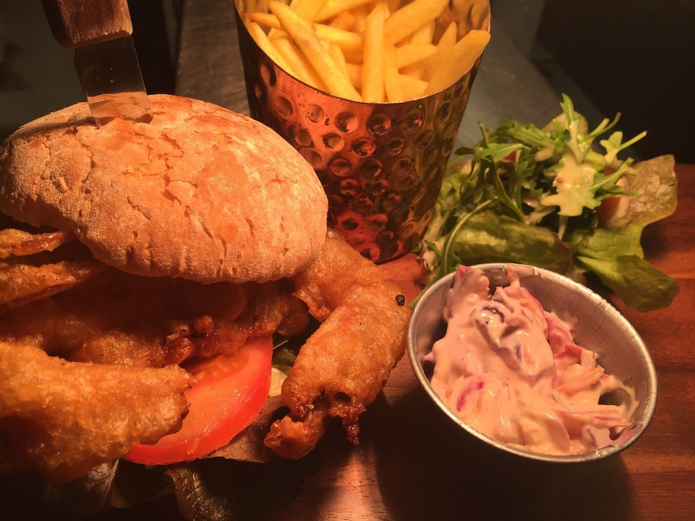 The Riverside Inn 17/49
