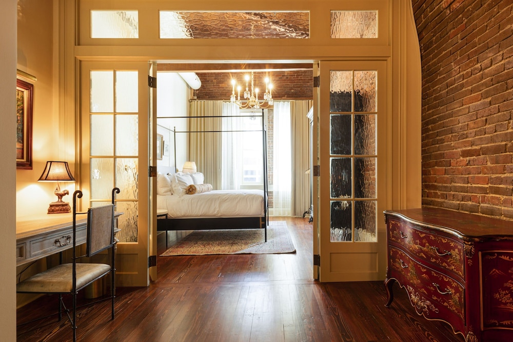Hotel Cleo, Knoxville Downtown, a Tribute Portfolio Hotel 28/50