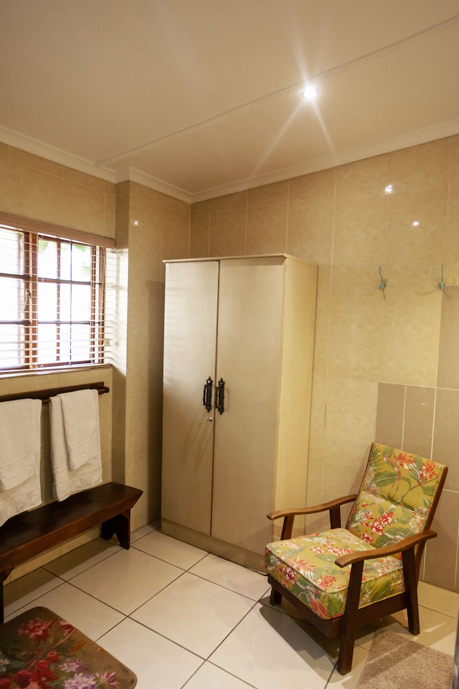 Town And Country Guest House 31/50