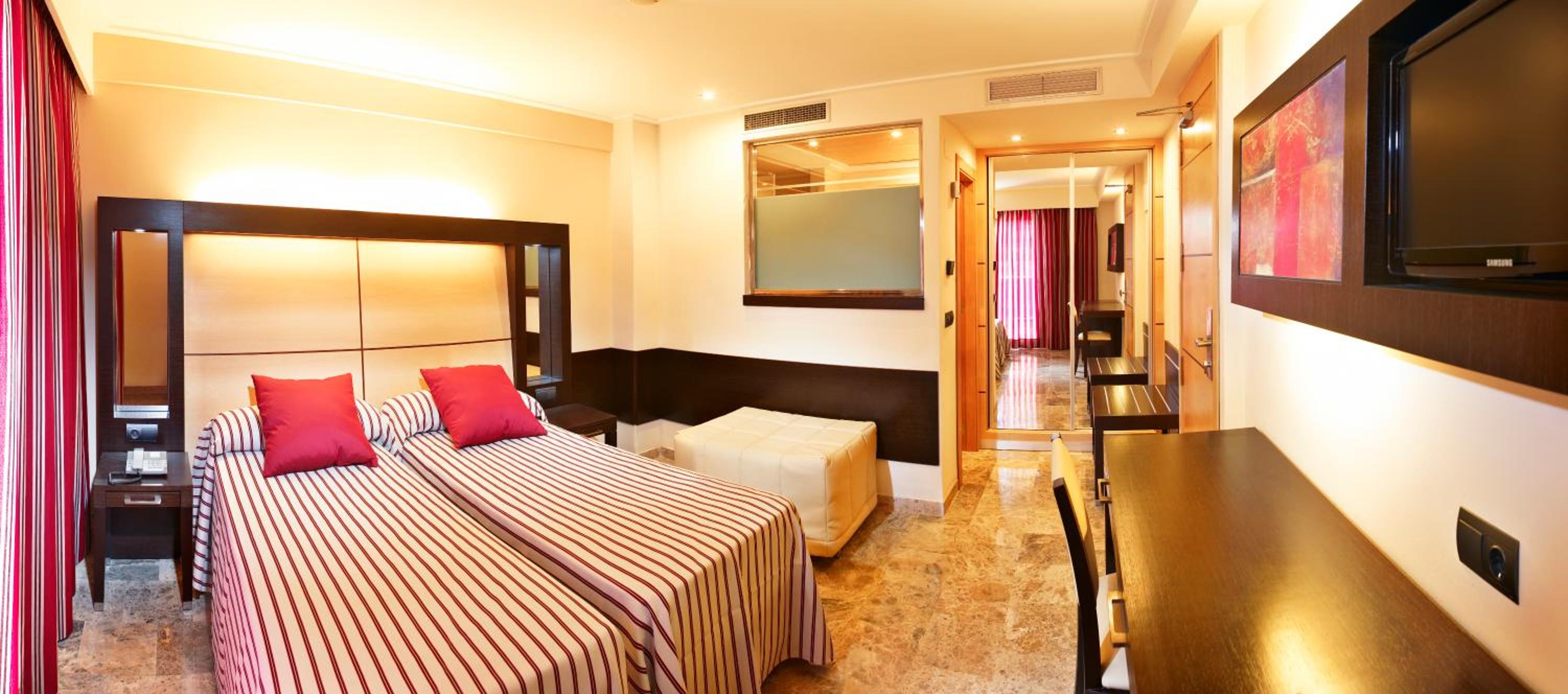 Room, Double or Twin Bed