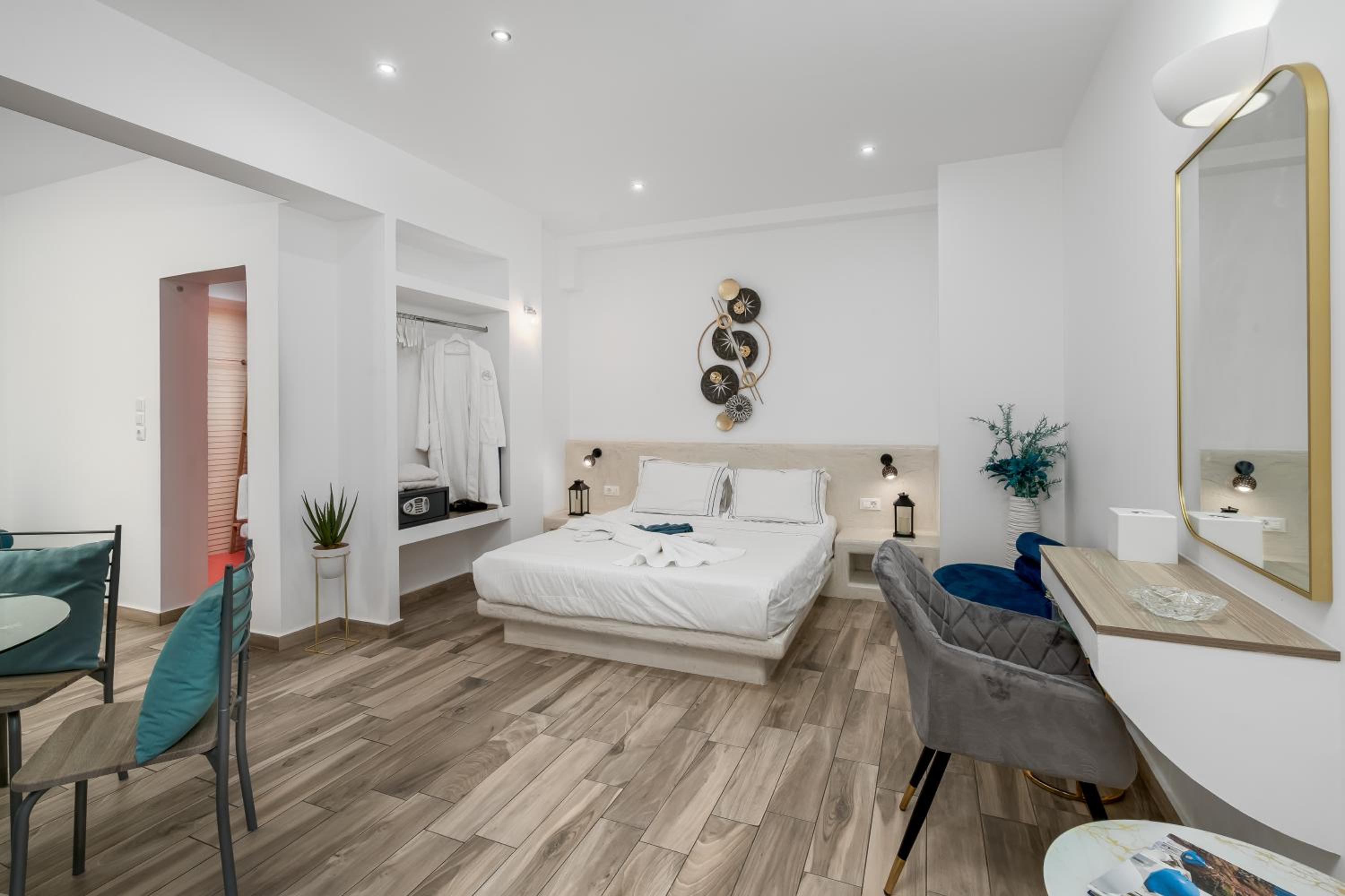 Senior, Suite, Outdoor Jetted Tub