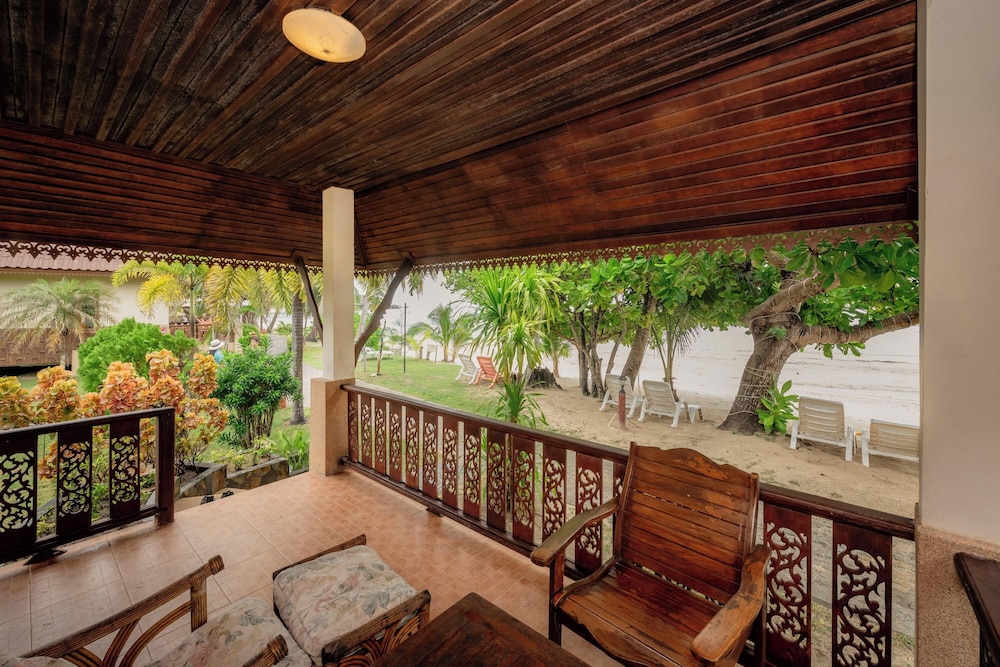 LONG BAY RESORT 7/50