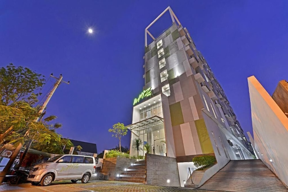 Whiz Hotel Pemuda Semarang 2/44