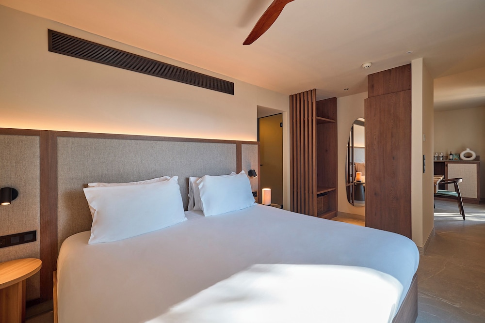 Oasis, Suite, Queen Bed, Sea View
