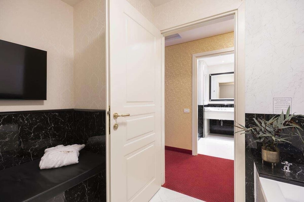Hotel Maxim 35/48