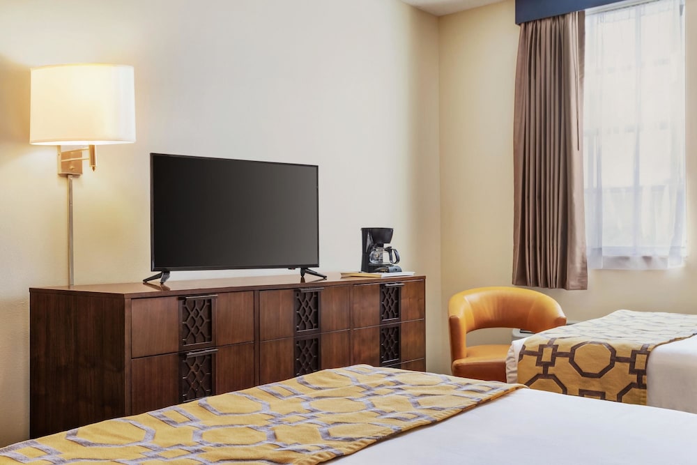 Belmont Inn Suites 26/50