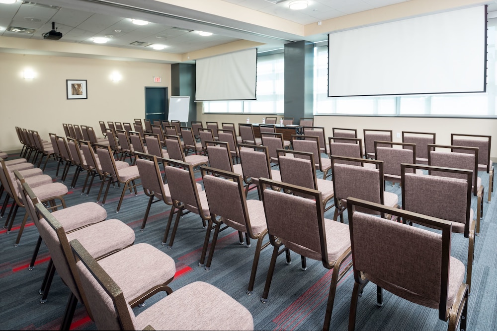 FOUR POINTS BY SHERATON HOUSTON INTERCONTINENTAL AIRPORT 33/39
