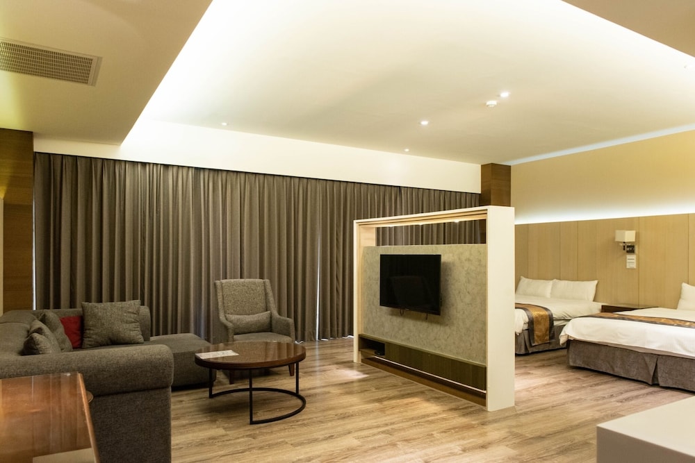 Renyi Lake Hotel 33/51
