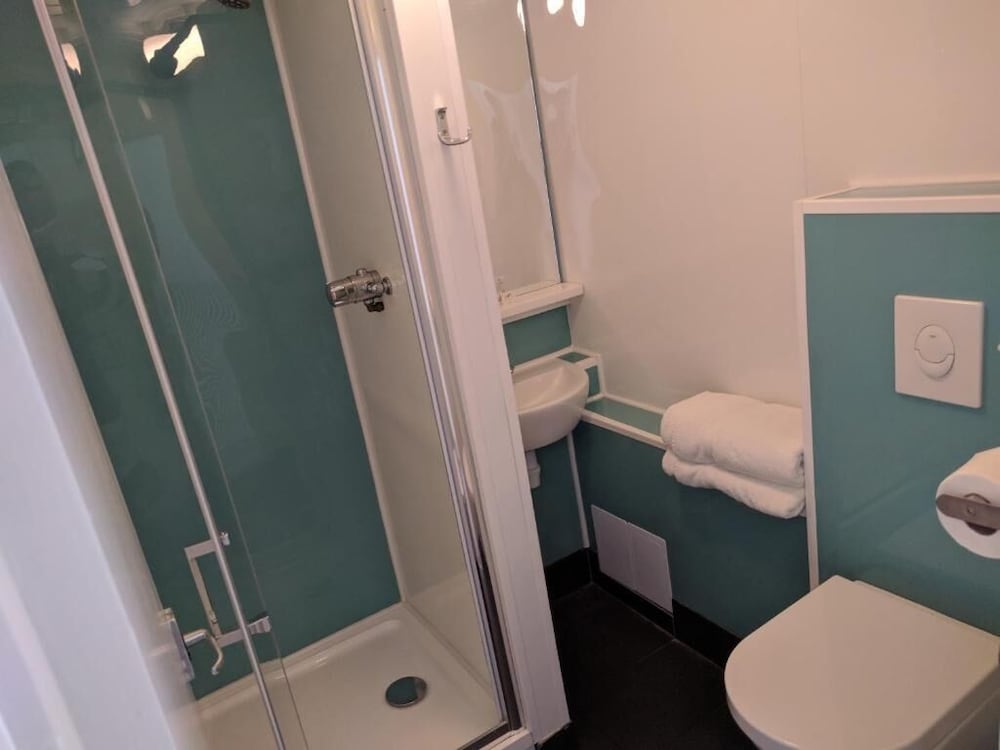 غرفة قياسية مزدوجة، OYO Mayfair Hotel Isle of Wight 2/2