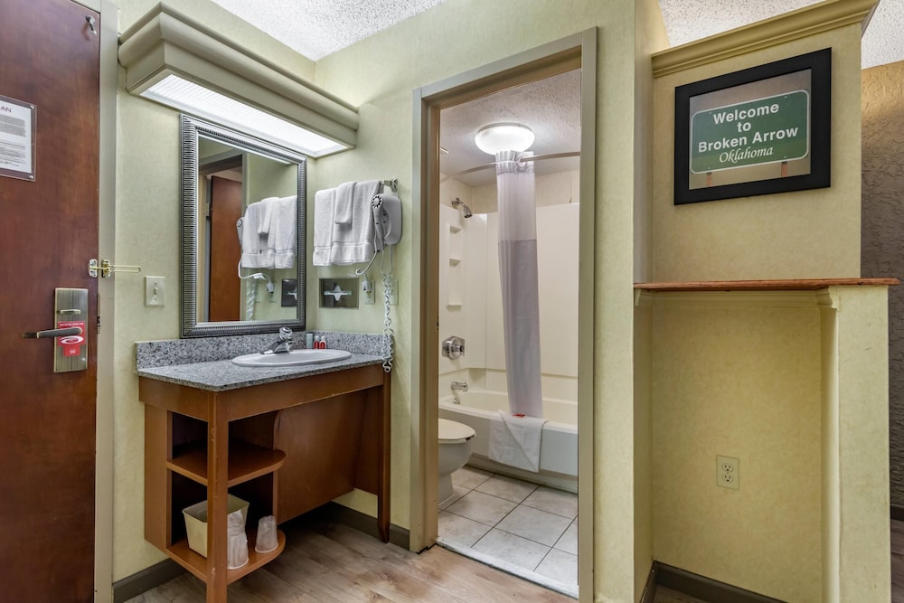 Econo Lodge Broken Arrow 59/59