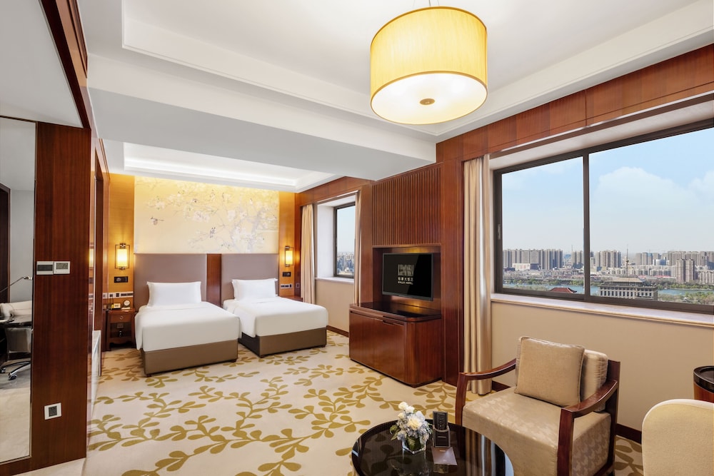 LUXURY, TWIN BEDS