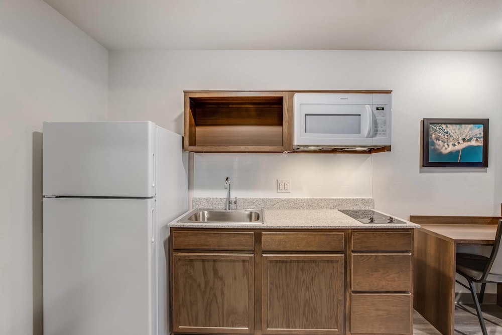 WoodSpring Suites Novi Farmington 45/47