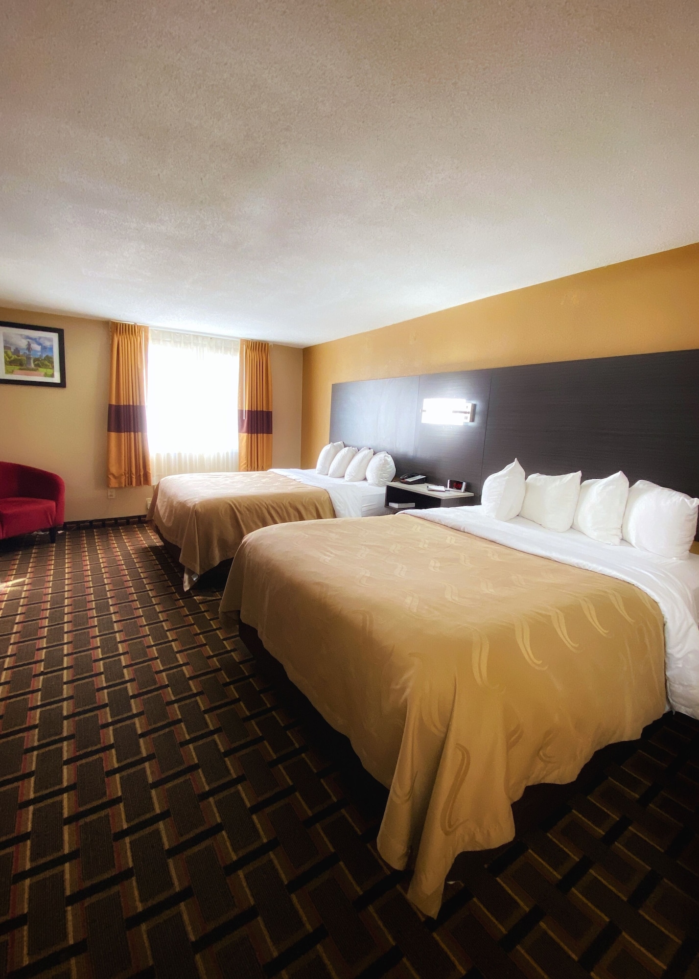 Standard, 2 Queen Beds, Sofa, Quality Inn Raynham - Taunton 5/10