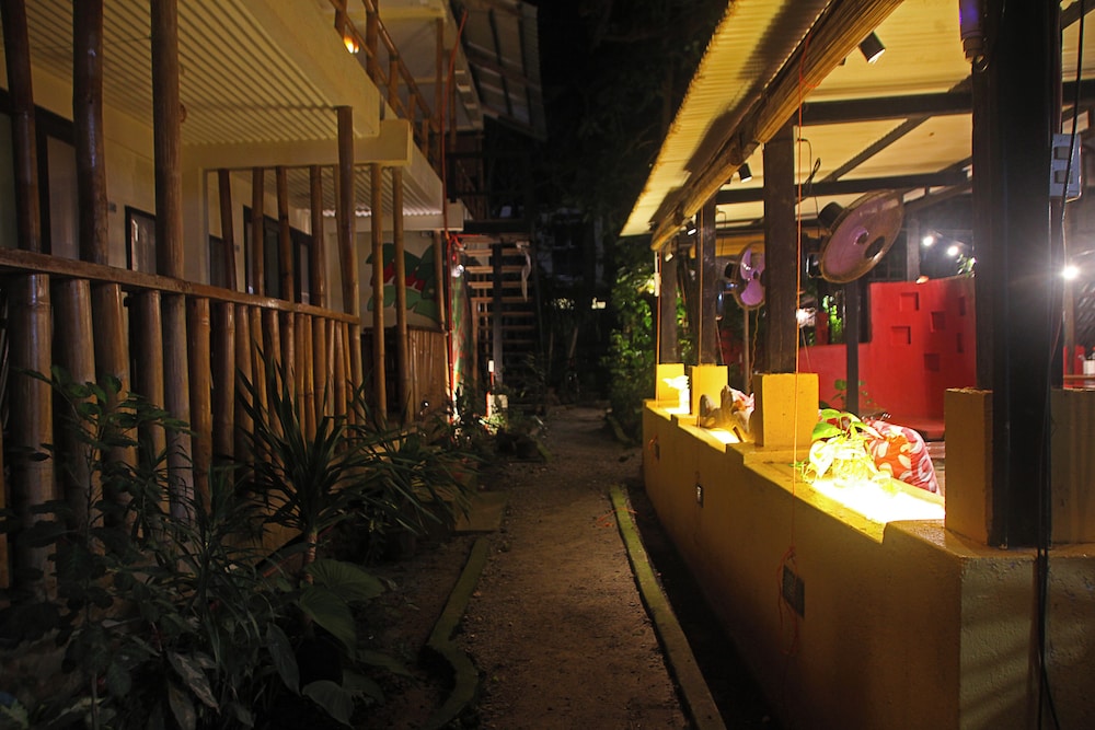The Lazy Dog Bed And Breakfast 54/60
