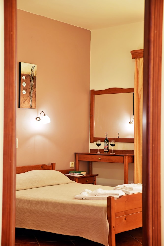 Iolkos Hotel 30/52