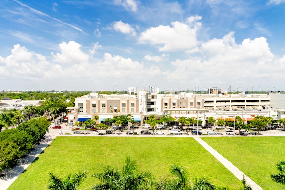 Hyde Midtown Miami 63/70