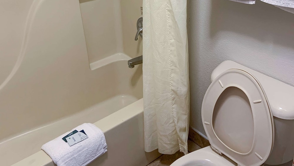 Luxury Inn and Suites Forrest City 12/34