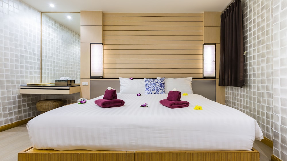 STANDARD, DOUBLE OR TWIN BED, NO WINDOW