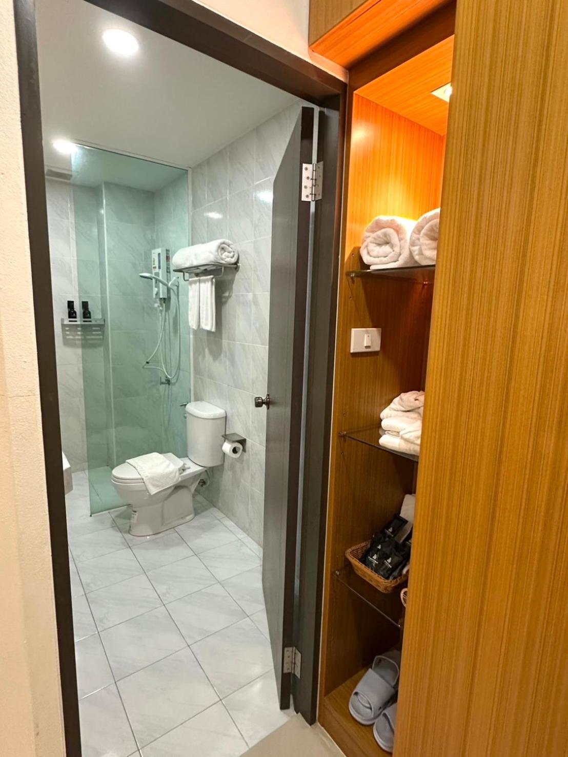 TJ Boutique Hotel 33/36