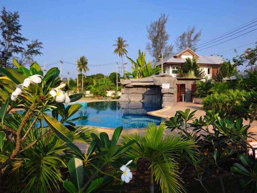 Baan Faa Talaychan Resort 56/65