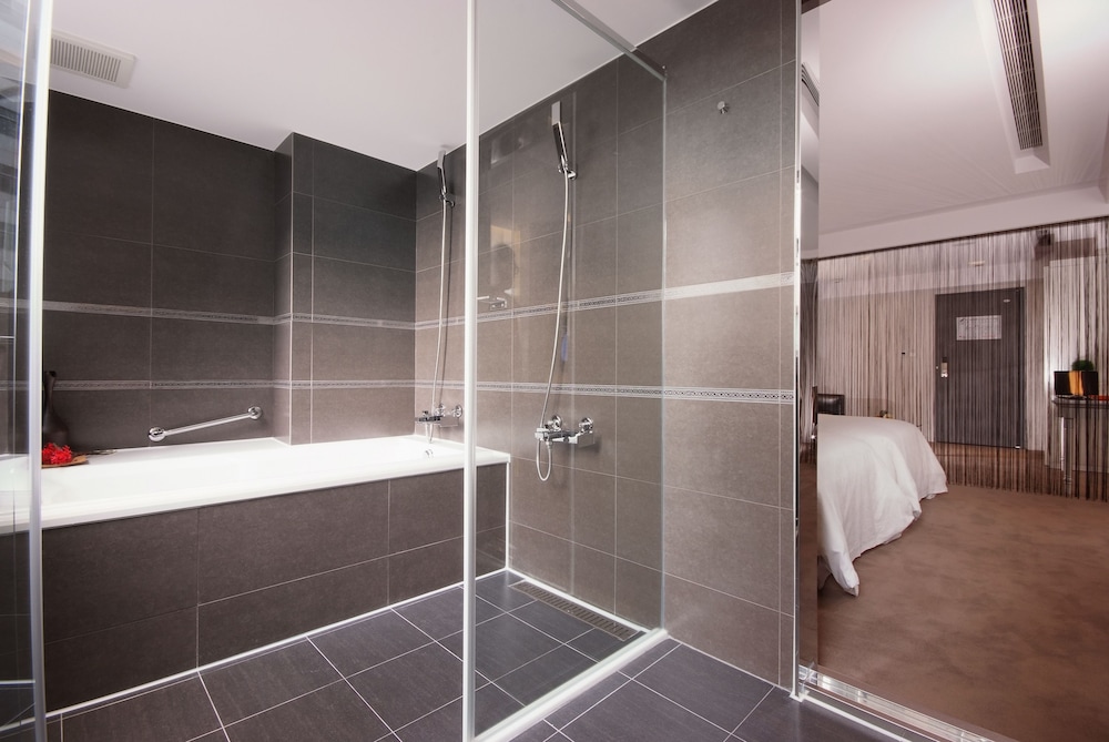 Forward Hotel Nangang 69/70