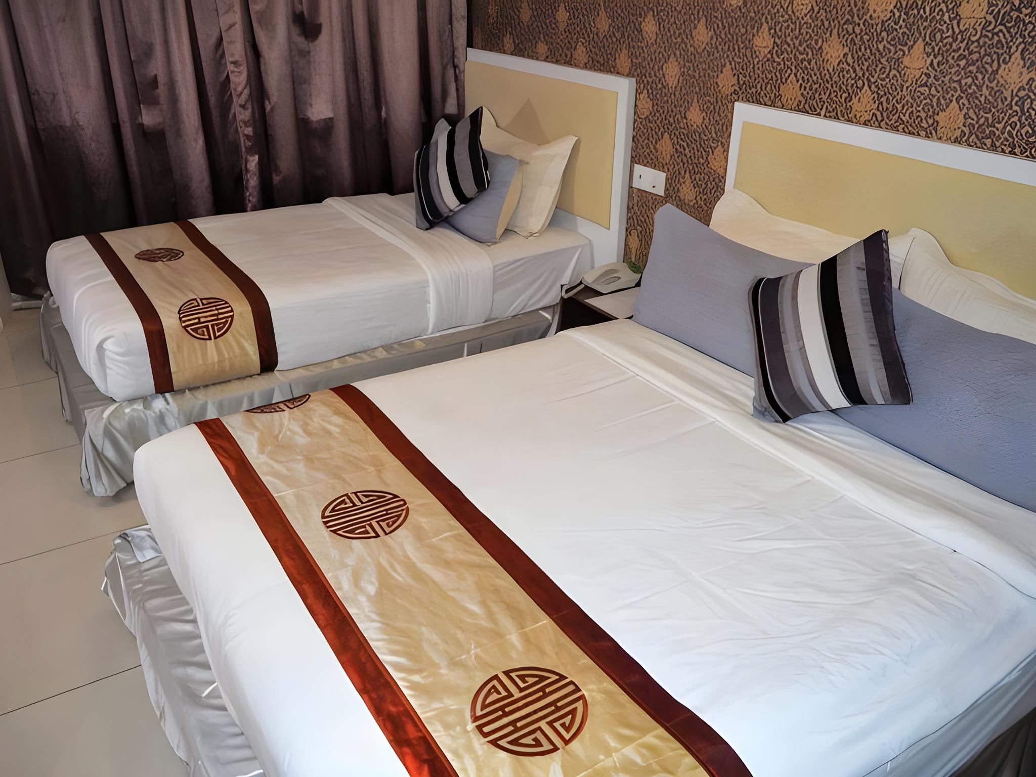 Premium, Family, 1 Queen and 1 Single Bed