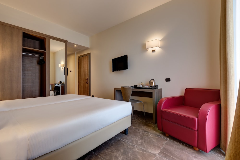 Klima Hotel Milano Fiere 16/48