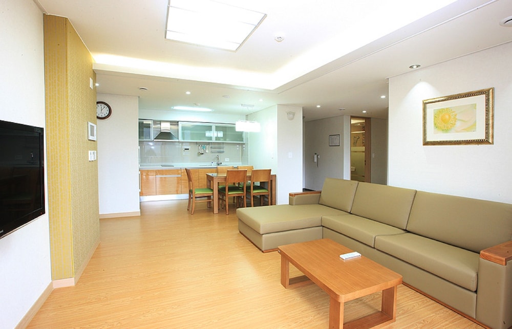 High1 Condominium 32/50