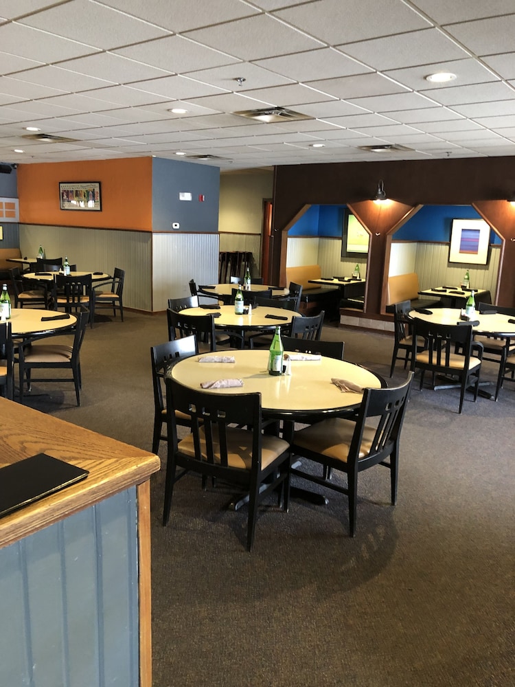 Ramada by Wyndham North Platte & Sandhills Convention Ctr 29/35