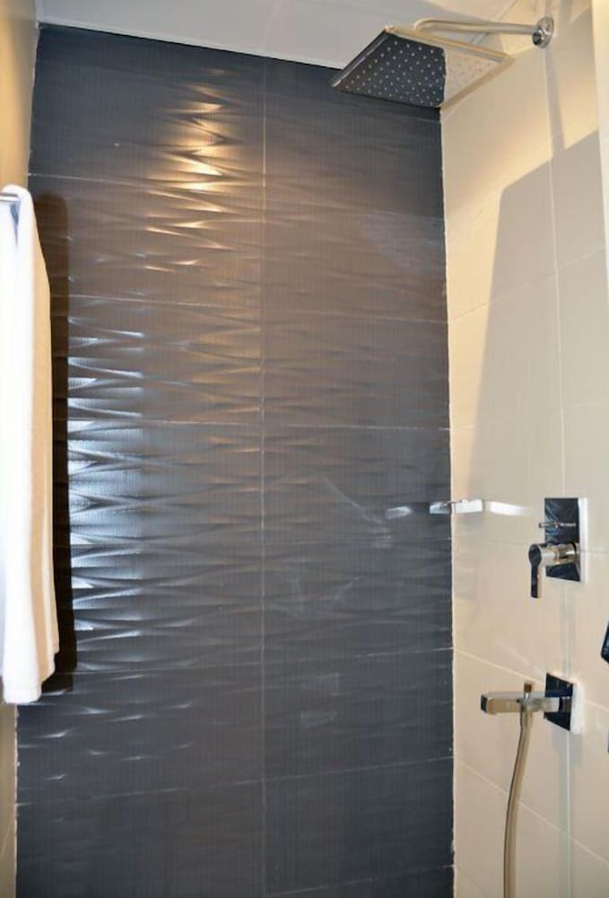 The Lodge Suites 37/37