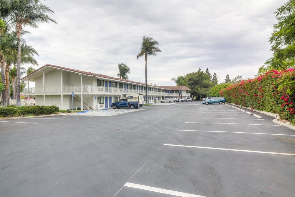 Motel6 Camarillo, CA 58/71
