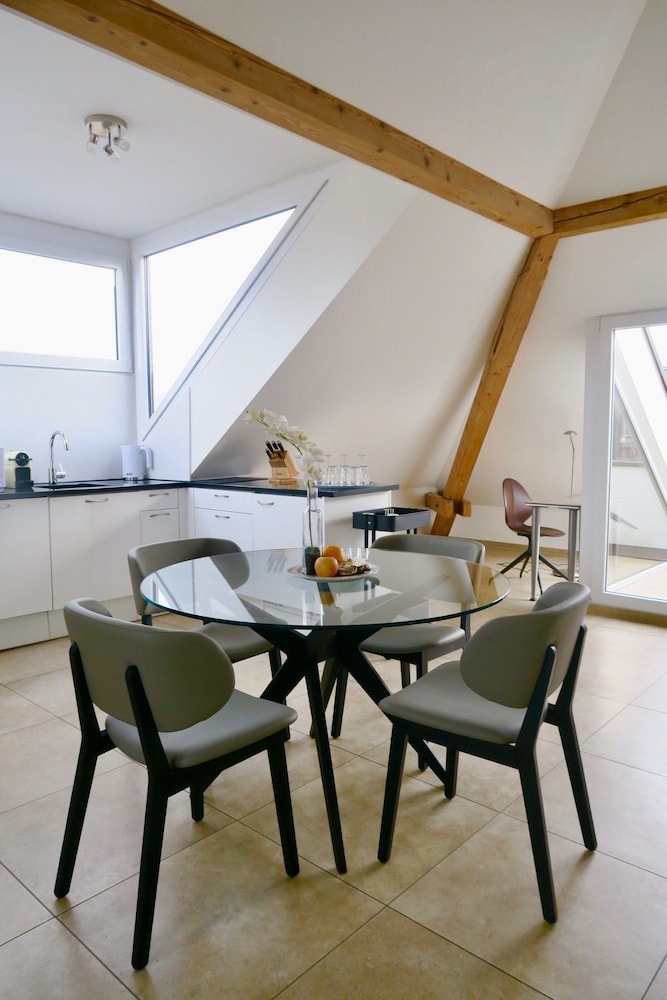 Zurich Furnished Homes 40/50