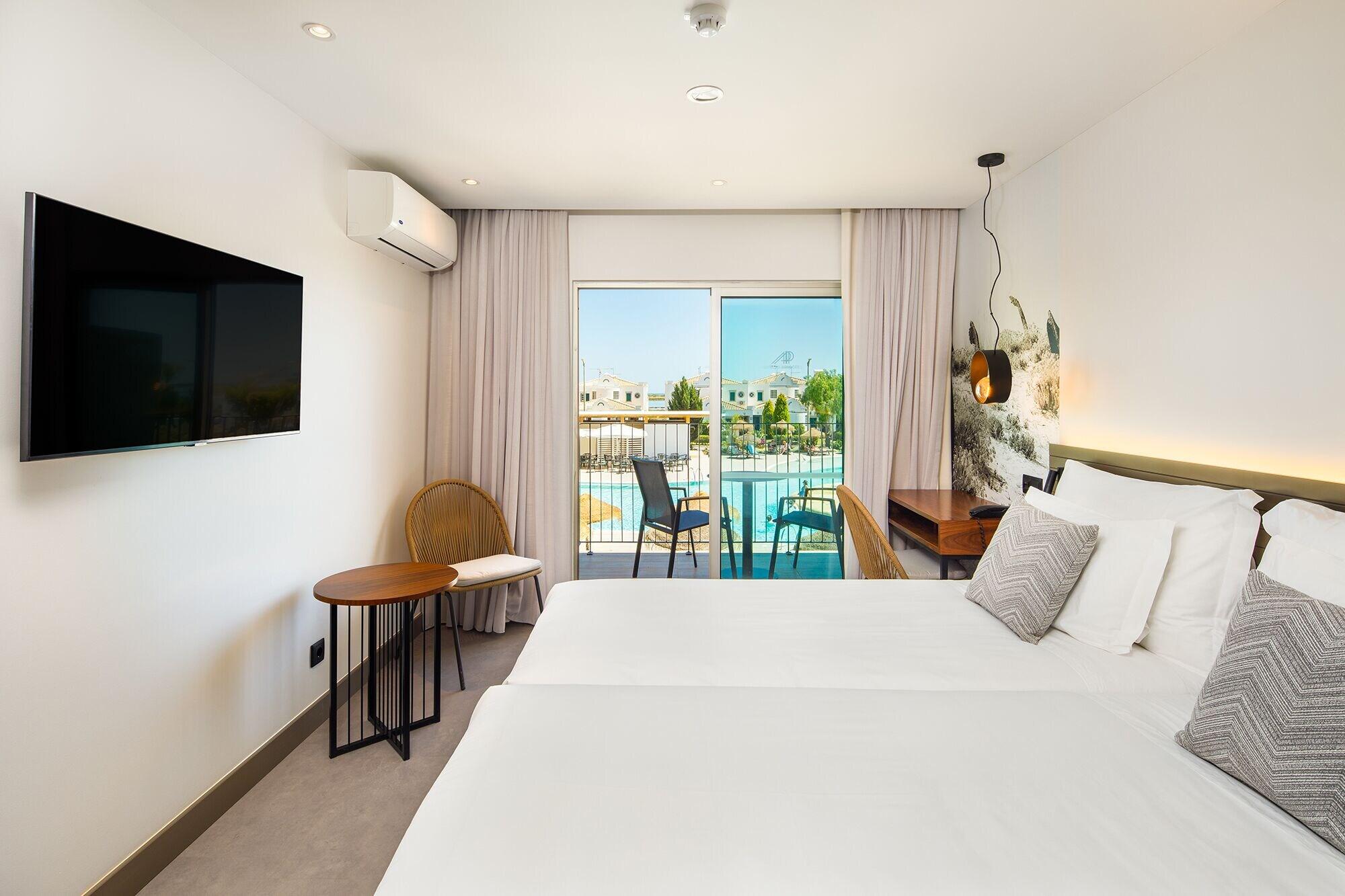 Standard, Double Bed, Pool View