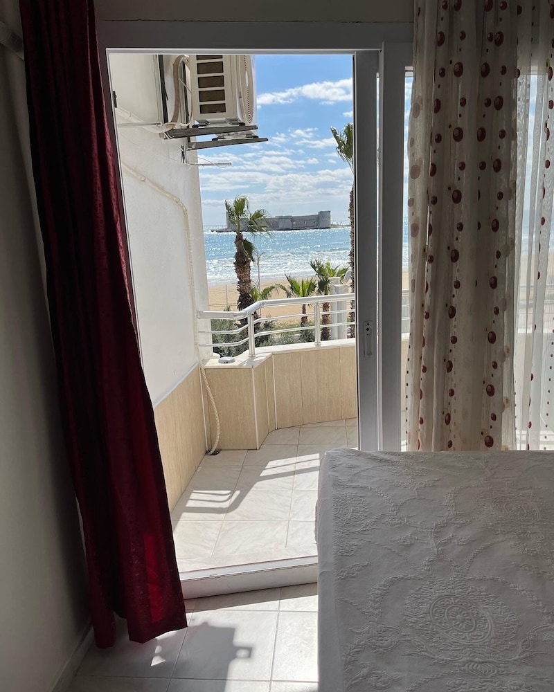 Peri Hotel 21/39