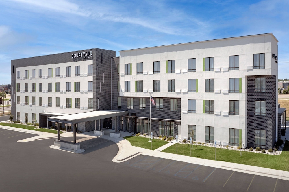 Courtyard Fargo 2/65