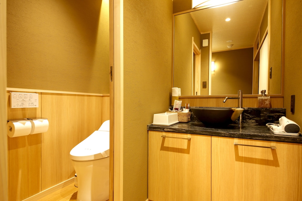 Japanese, 4 Futon Beds, Mountain Side