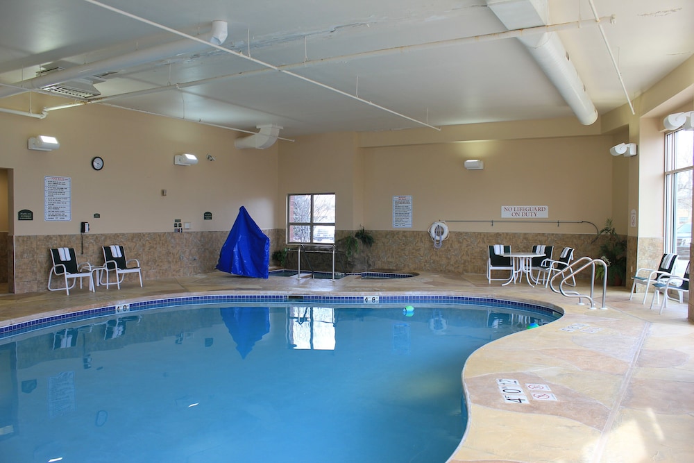 Holiday Inn Madison At The American Center 40/76