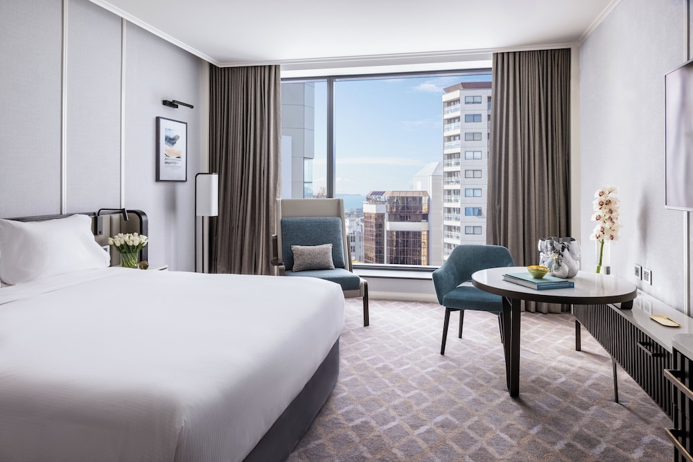 Premier, King Bed, Pinnacle Tower, Accessible
