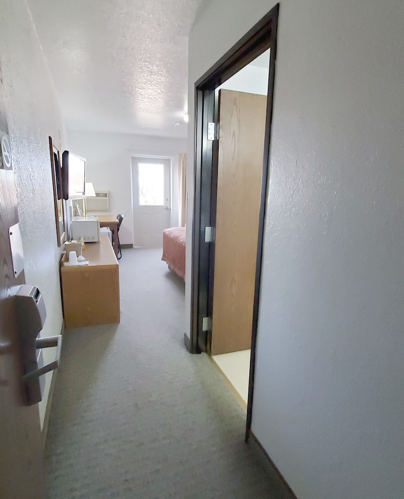 Super 8 Cut Bank 25/39