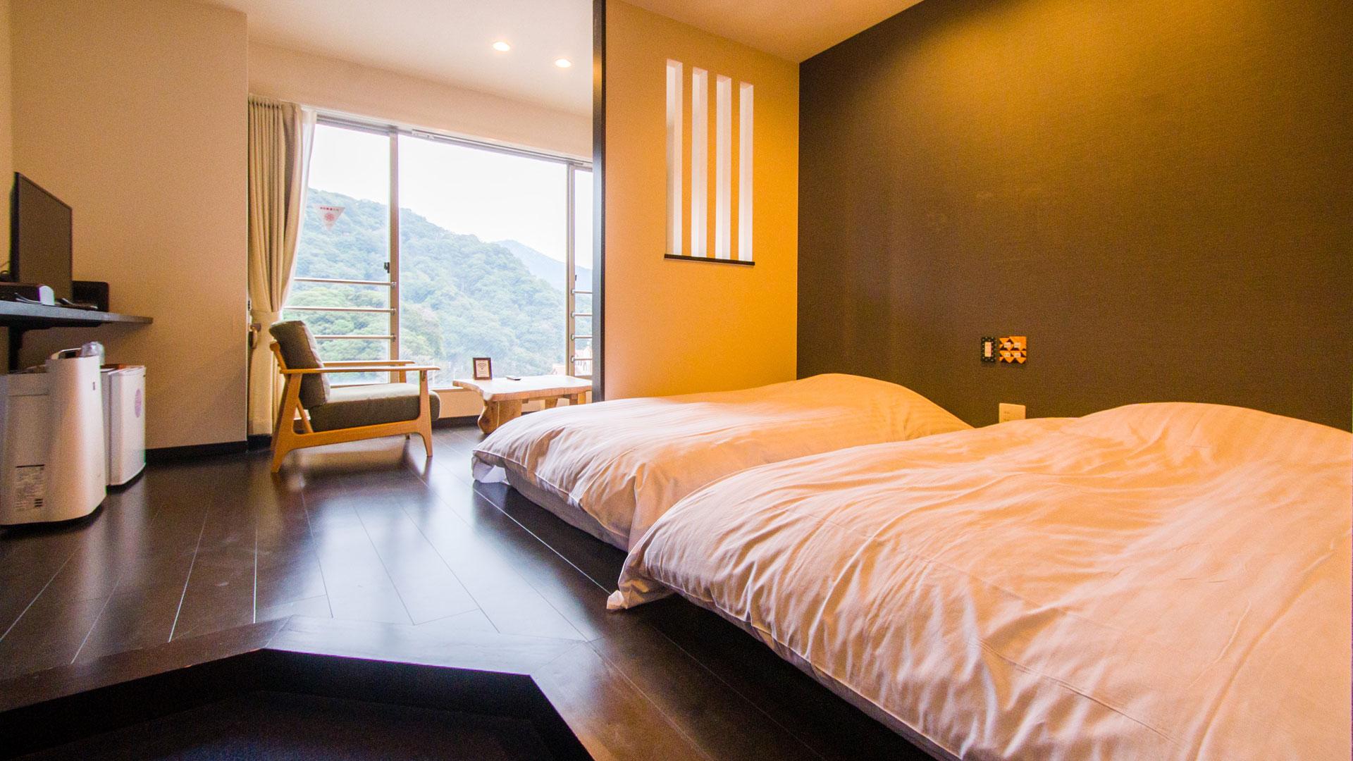 Pine, Twin Beds, Mountain View, Electronic Cigarette Only