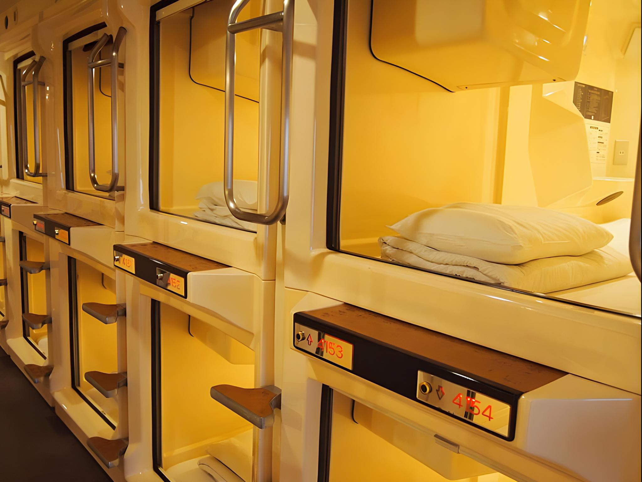 CAPSULE, MALE DORM, STANDARD