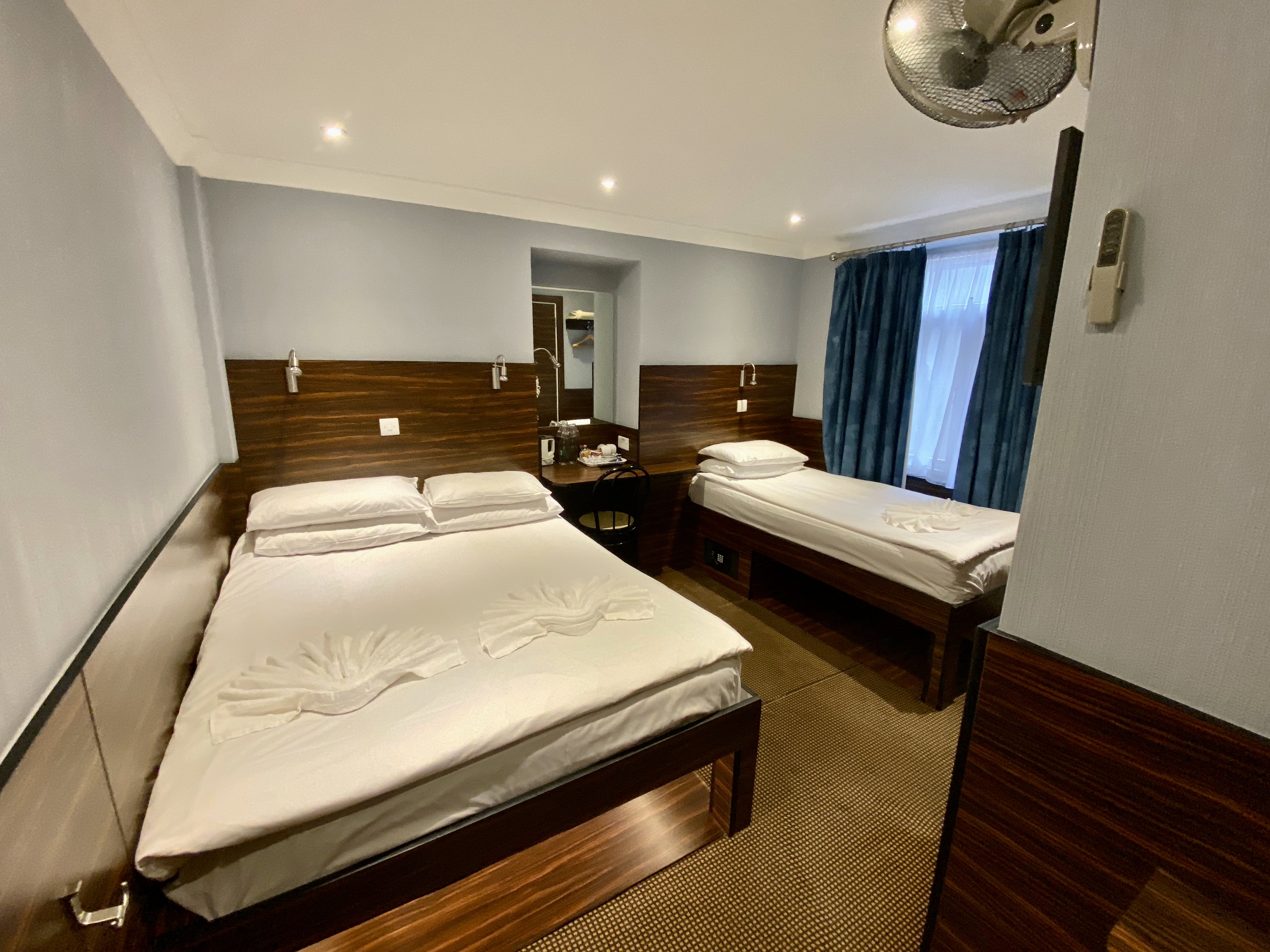 ROOM, TRIPLE