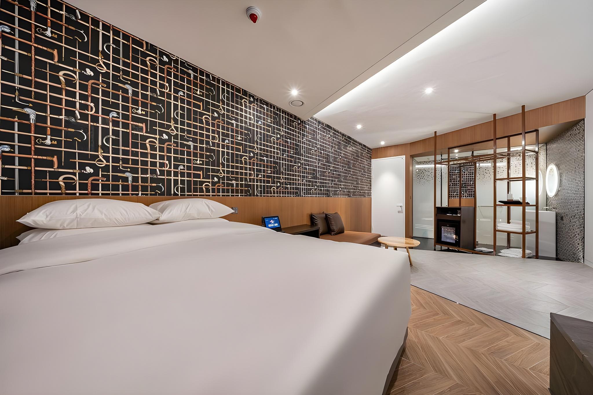 Square, Suite, Double Bed