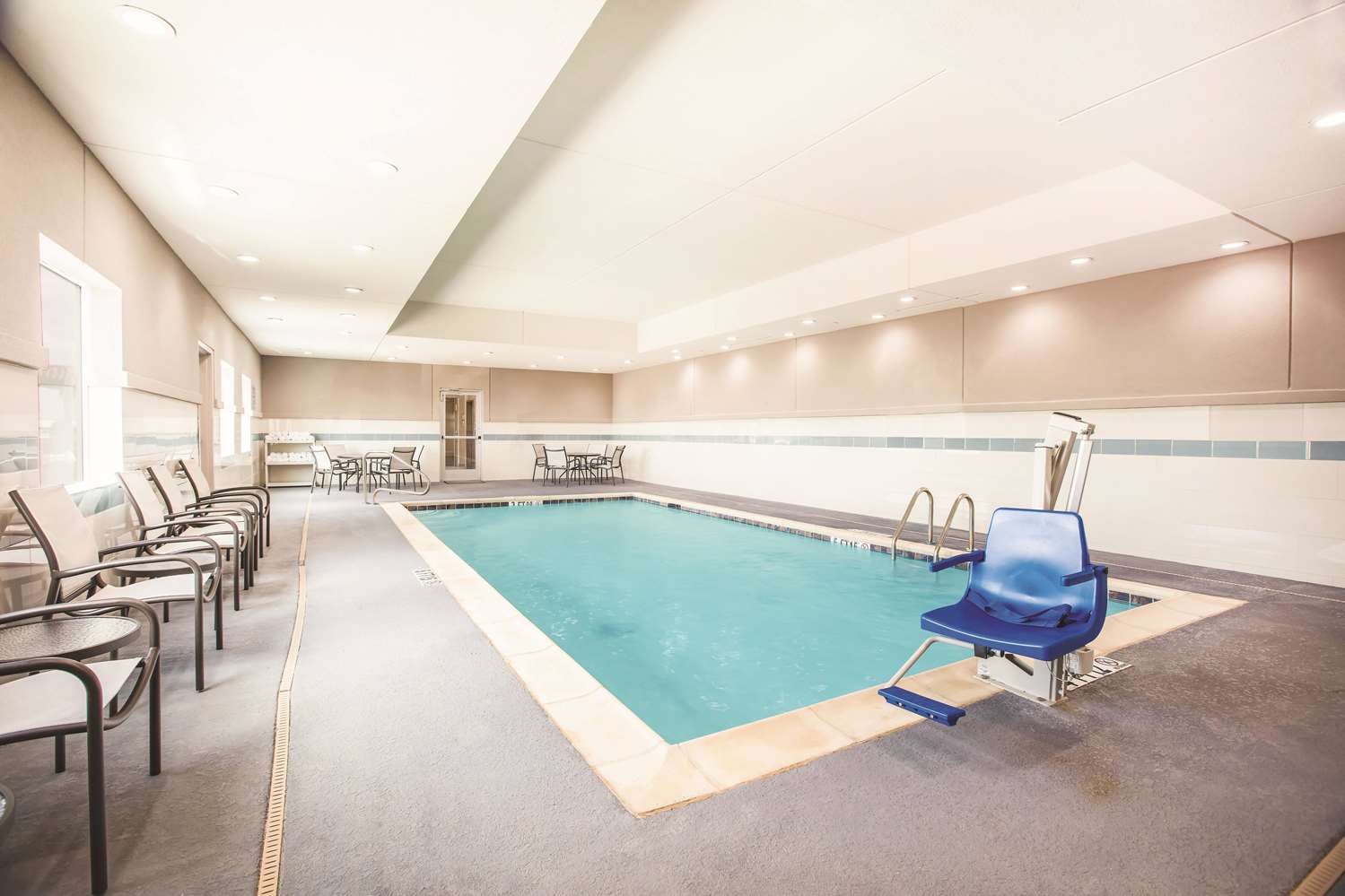 La Quinta Inn & Suites by Wyndham Dallas Plano - The Colony 11/20