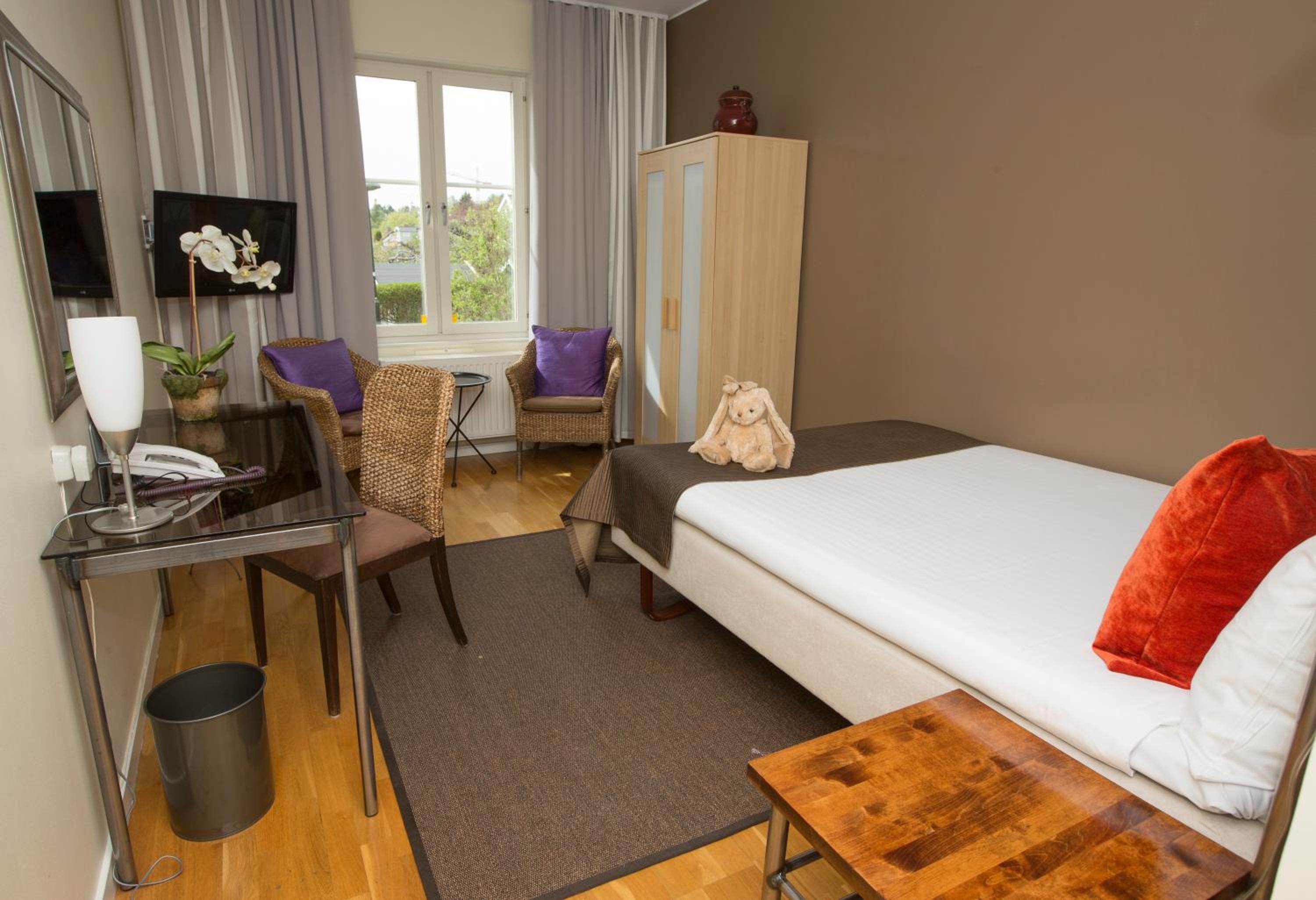 Semi Room, Standard, Single, Semi Double Bed