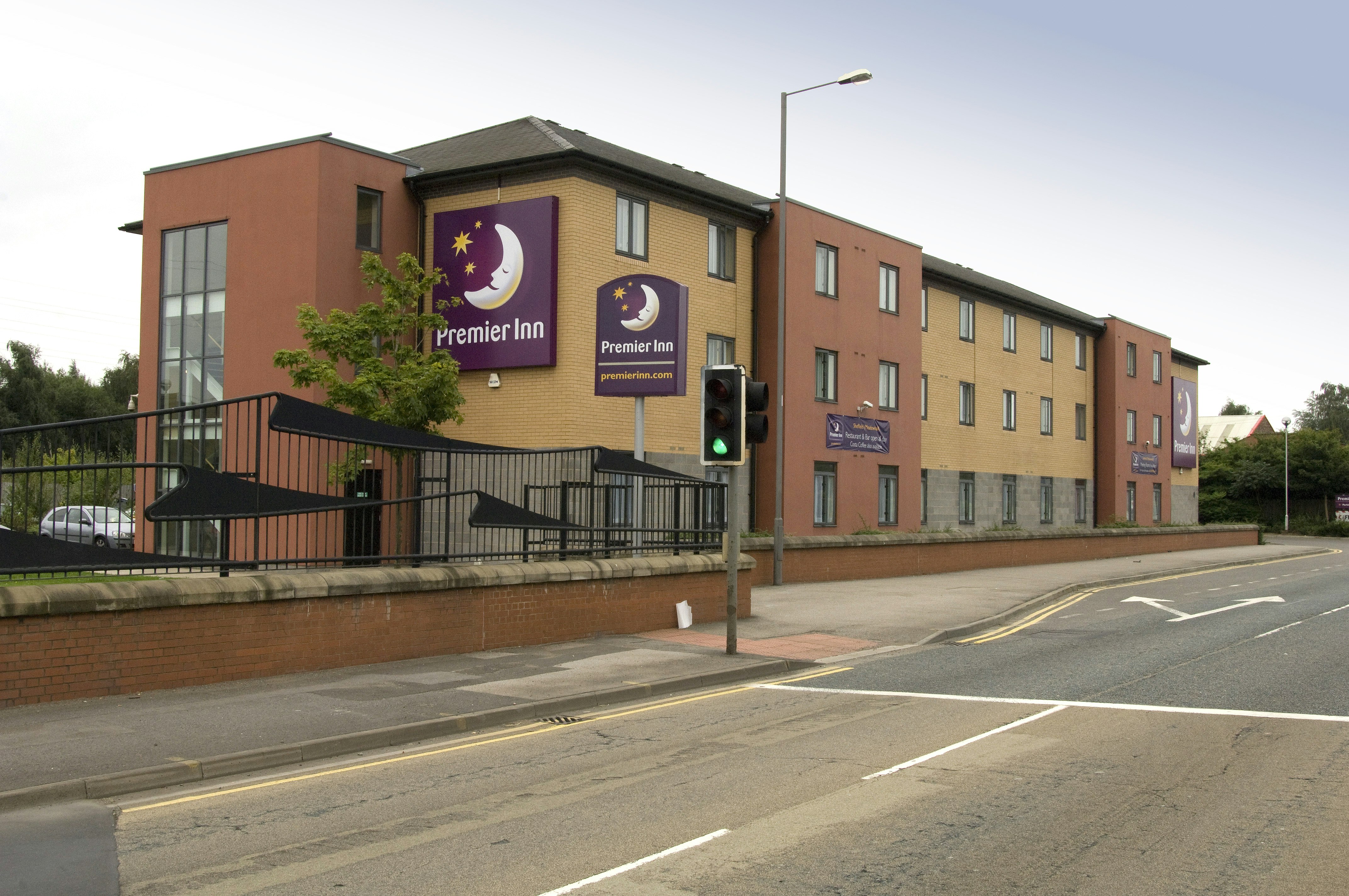 Premier Inn Sheffield Meadowhall 17/22